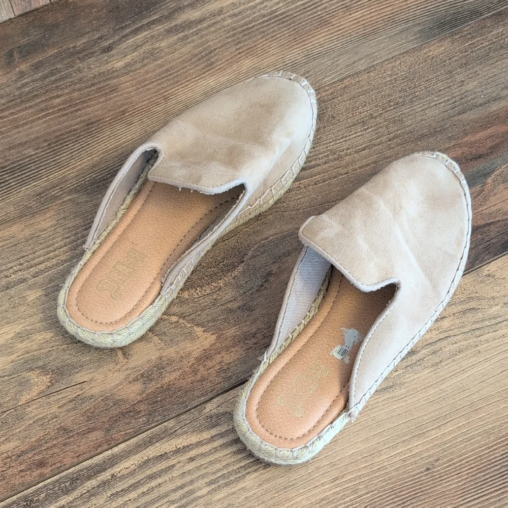 Brash Beige Suede Slip-On Espadrille Slide Mules 7        AB150